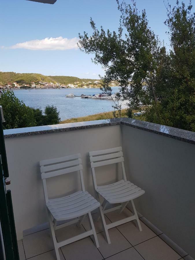 Apartmani Mira Supetarska Draga Exterior foto